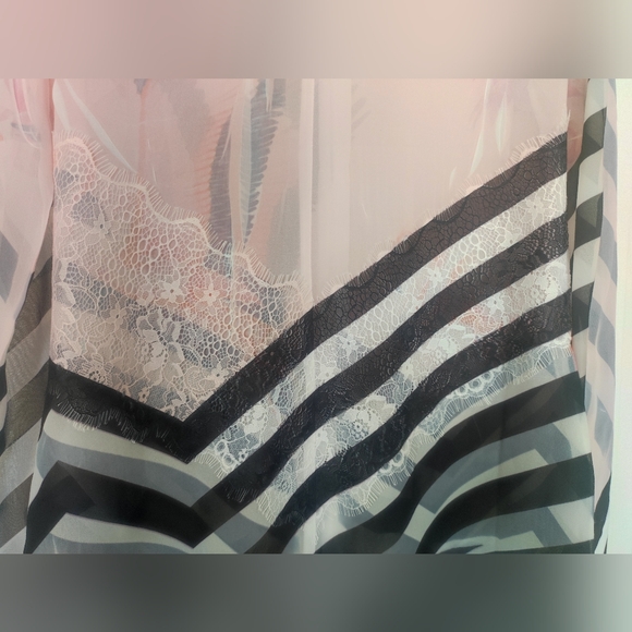 Guess Blouse - Picture 11 of 11